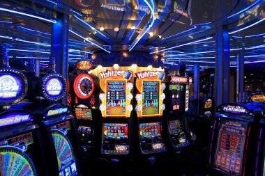 mejahoki Live Sic Bo dealer shaking dice in cage with multi-camera view on mobile